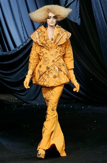 Illustration for article titled Dior: Galliano Goes On An Acid Trip